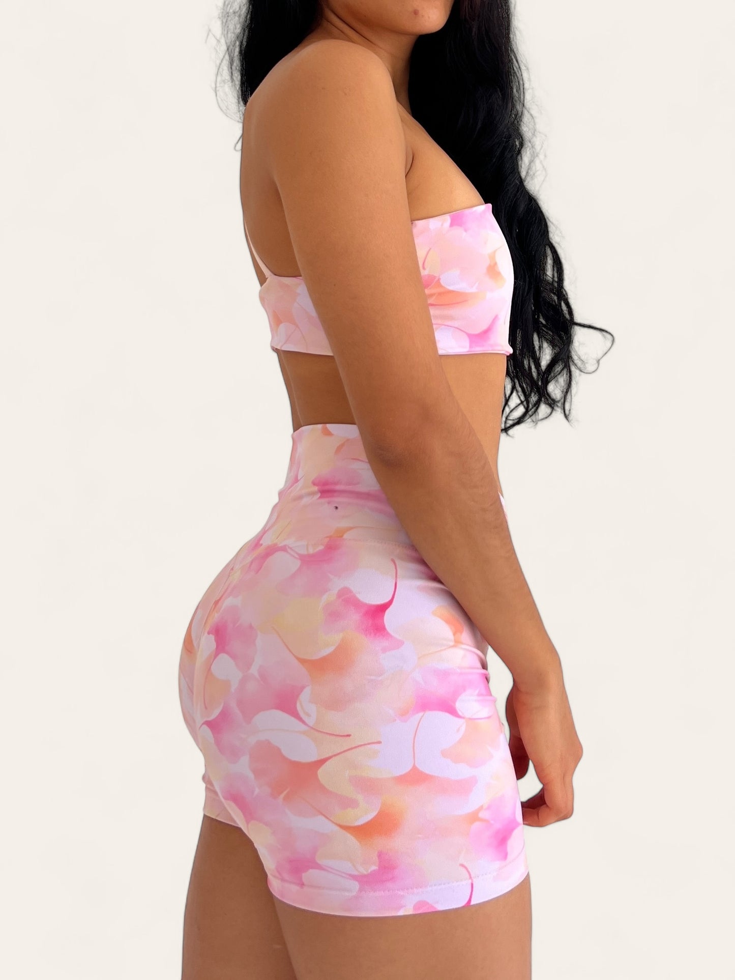 Short Deportivo con Corte en V Modelo Twist de Licra Kiwilimón