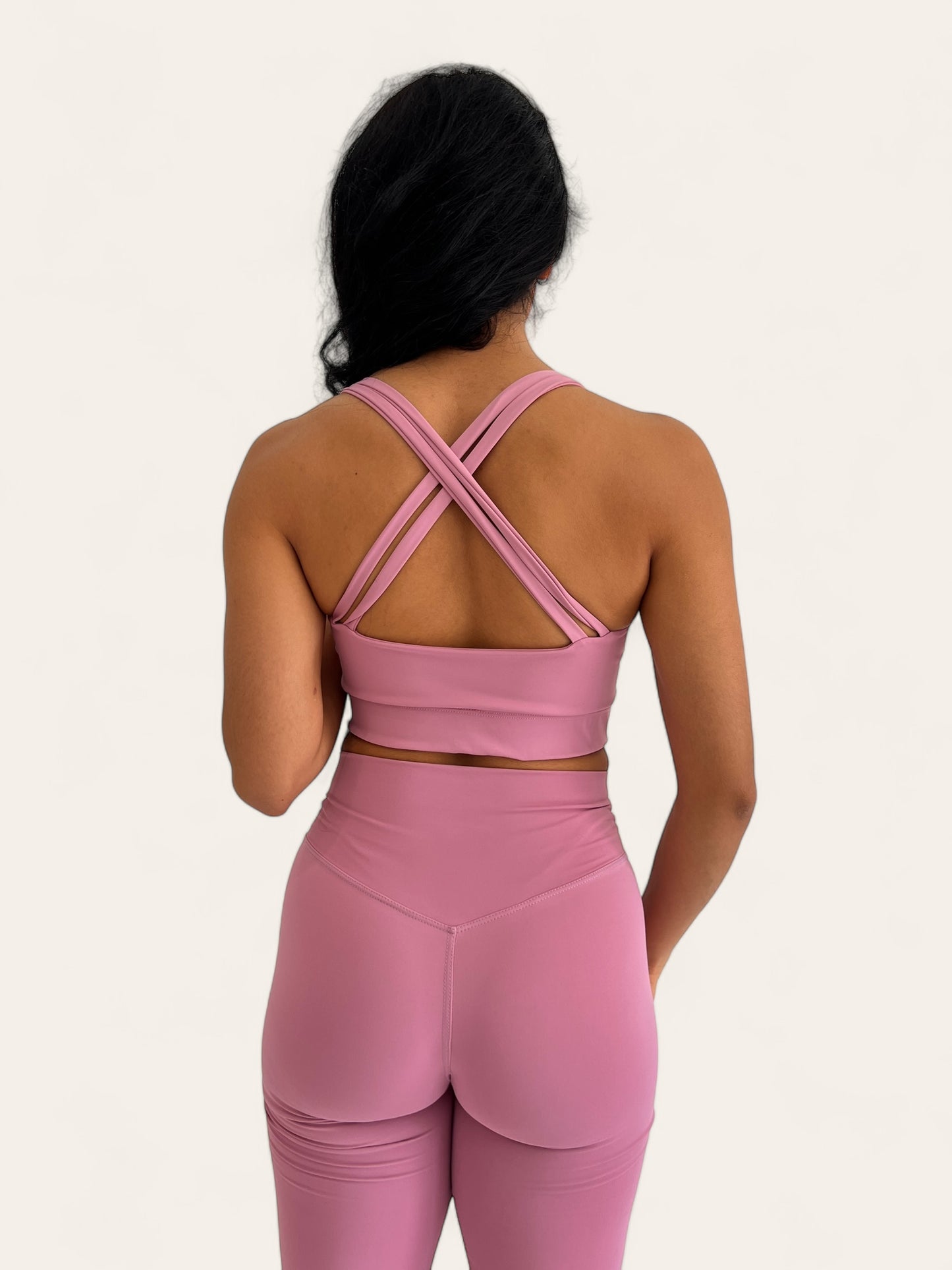 Leggings Deportivos con Corte en V Modelo Twist de Licra Kiwilimón